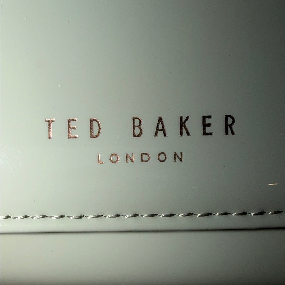 Ted Baker Mint beautiful light grey Wallet with RoseGold Accents - Picture 10 of 12